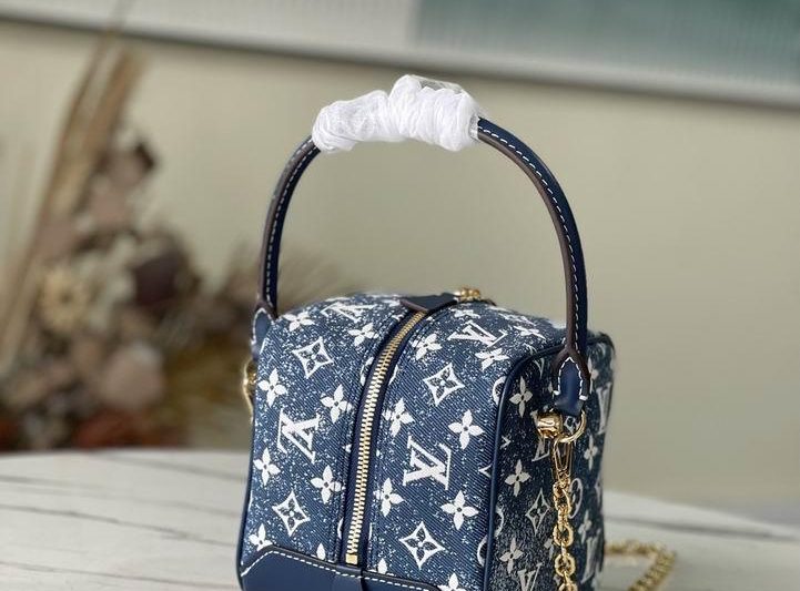 LV Replica Bags Square M59611 16x16x16cm gf