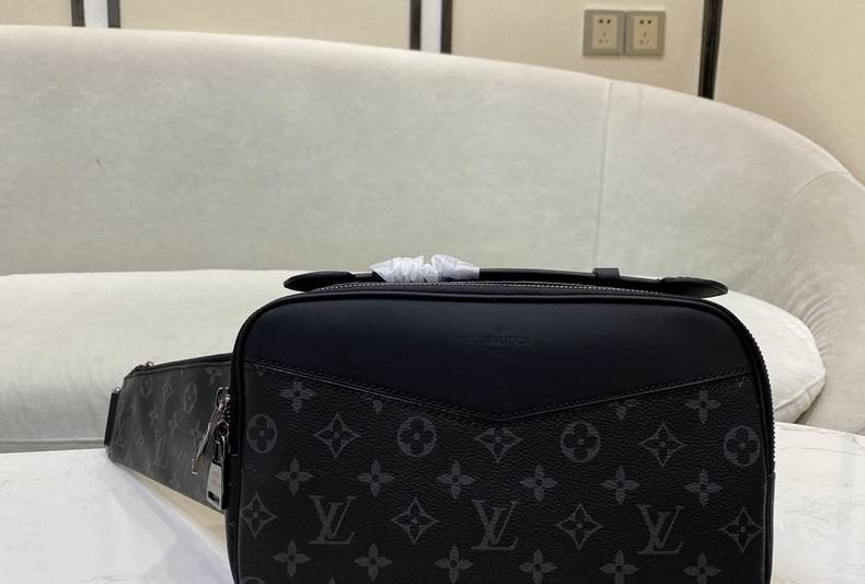 LV Replica Bags Explorer M42906 28x18x5 cm