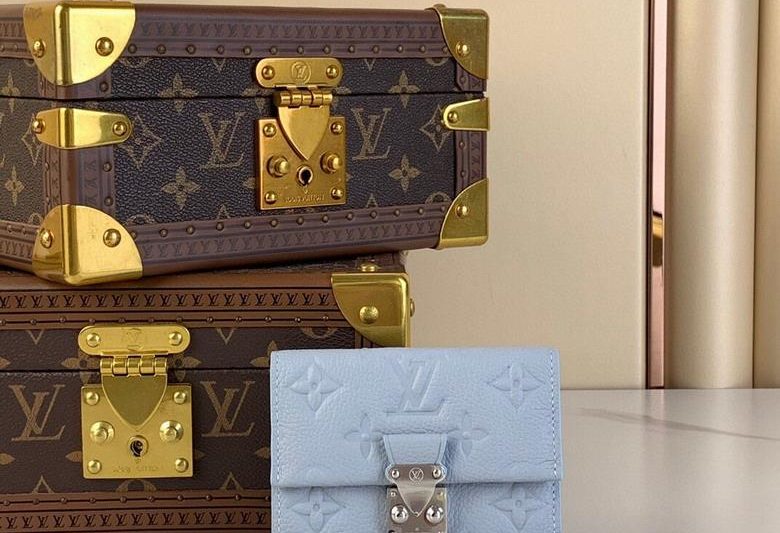 LV Replica Bags Compact M82926 11.5×8.5x4cm