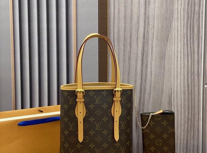 LV Replica Bags M42238 23x15x26 cm gf