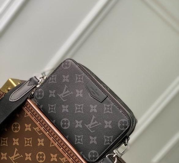 LV Replica Bags Alpha Wearable M81260 18.5x11x6.5cm gf