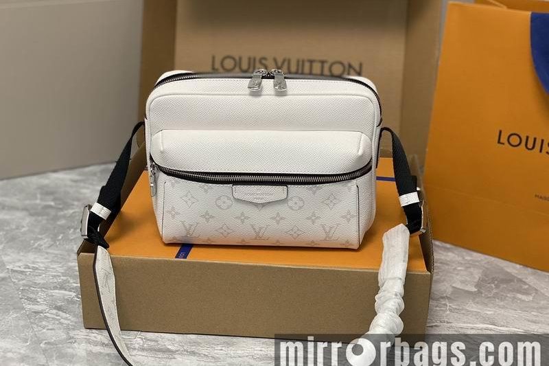 LV Replica Bags Moutdoor M30873 26x20x10.5cm