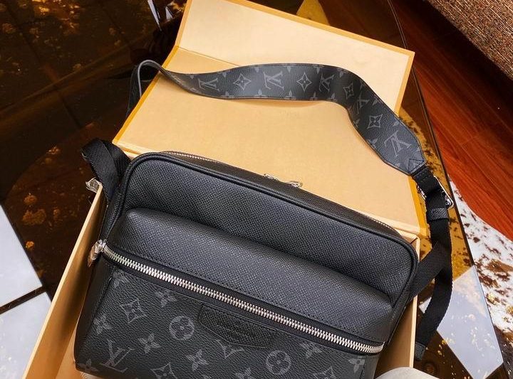 LV Replica Bags Outdoor M30233 29x20x10.5cm gf