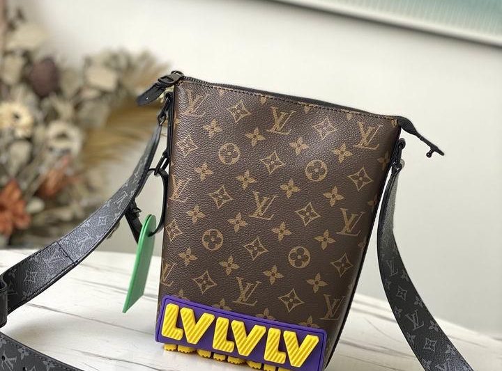 LV Replica Bags Cruiser M57966 16.5x24x10 cm