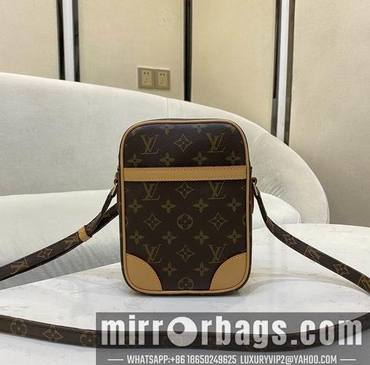 LV Replica Bags M45266 15x21x5 cm