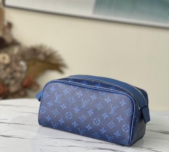 LV Replica Bags Dopp Kit M30849 28x15x16.5 cm gf