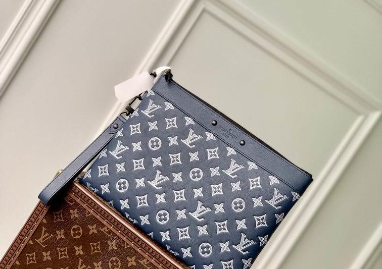 LV Replica Bags M81570 30×21.5x1cm gf1