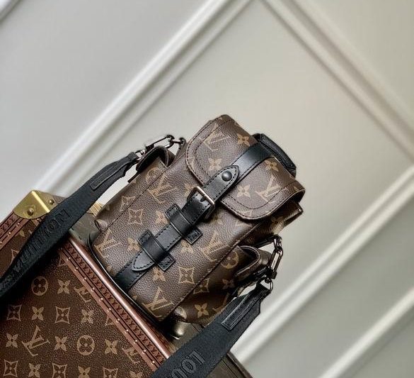 LV Replica Bags Christopher M82769 14x19x6cm