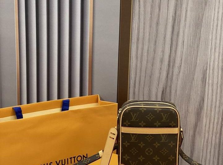 LV Replica Bags 相机包M45266 15x21x5cm