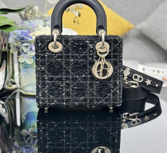 Dior Replica Bags Dior Lady M0538 20×16.5x8cm yz