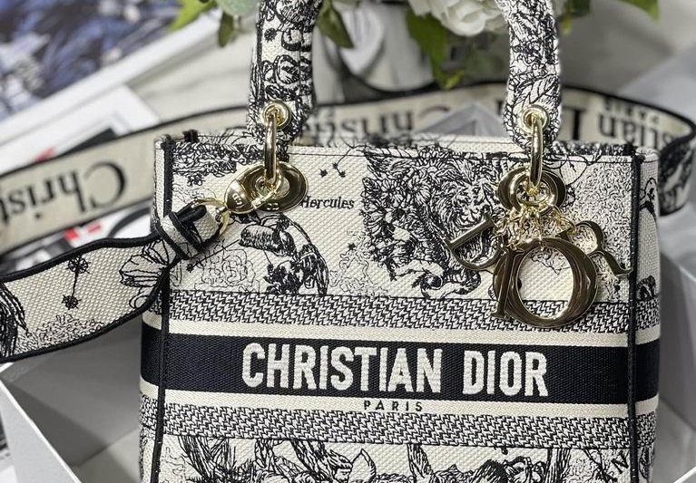 Dior Replica Bags Dior Lady M8002 24x20x11cm yz