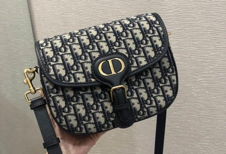 Dior Replica Bags BN2112183 22X17X6